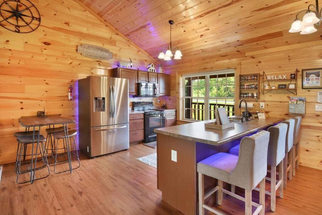 Enchanted Forest Cabin And Teepee! Lights & Laser Show! Private Hot Tub! Unique Stay! Сев'єрвілл Екстер'єр фото