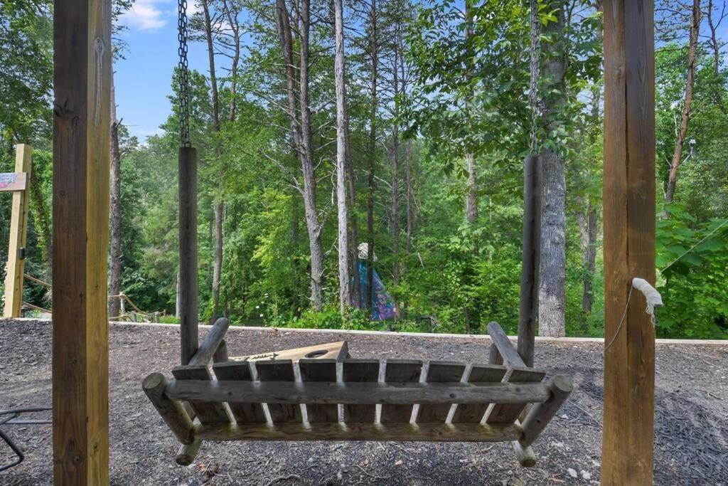 Enchanted Forest Cabin And Teepee! Lights & Laser Show! Private Hot Tub! Unique Stay! Сев'єрвілл Екстер'єр фото