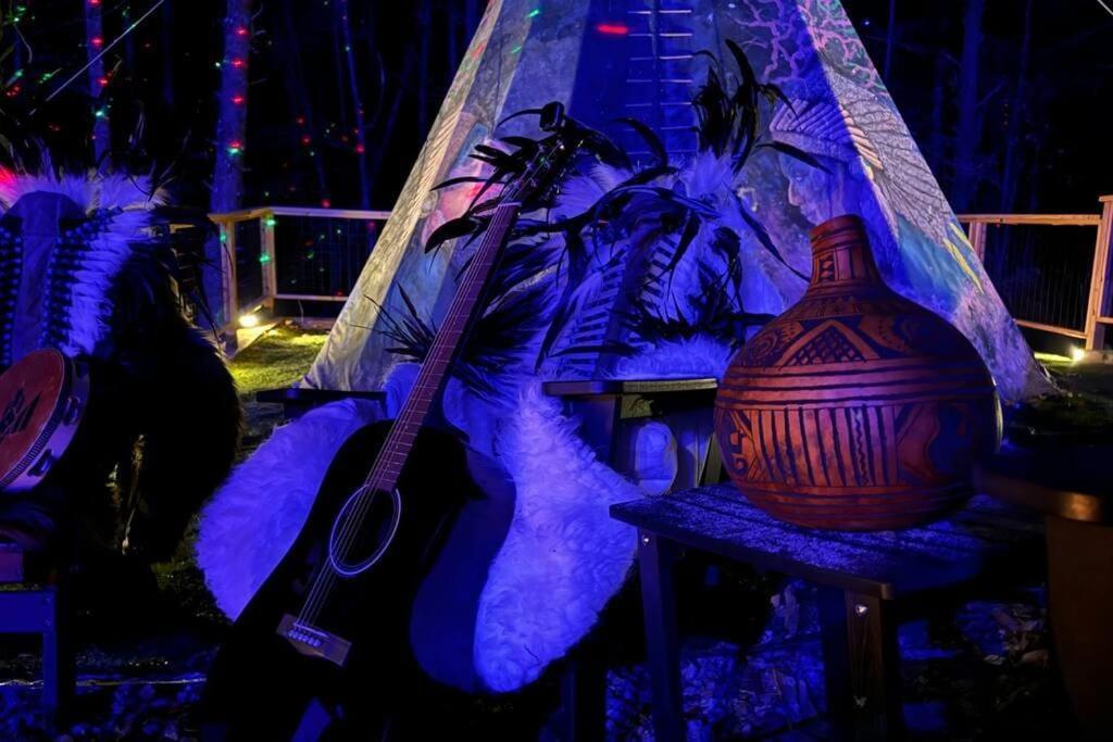 Enchanted Forest Cabin And Teepee! Lights & Laser Show! Private Hot Tub! Unique Stay! Сев'єрвілл Екстер'єр фото