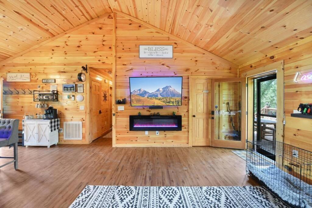 Enchanted Forest Cabin And Teepee! Lights & Laser Show! Private Hot Tub! Unique Stay! Сев'єрвілл Екстер'єр фото