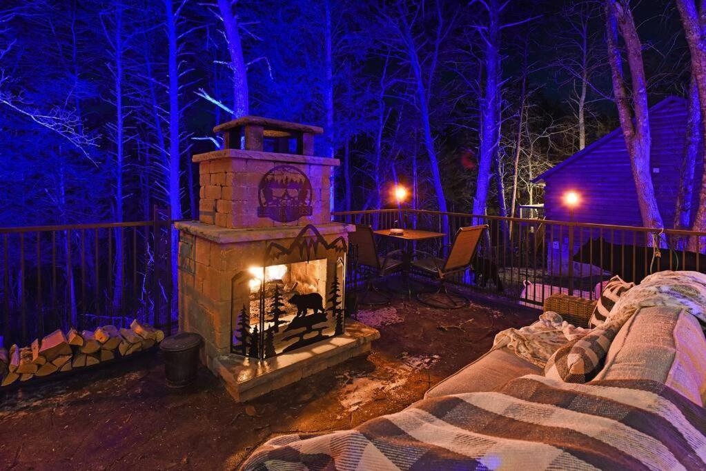 Enchanted Forest Cabin And Teepee! Lights & Laser Show! Private Hot Tub! Unique Stay! Сев'єрвілл Екстер'єр фото