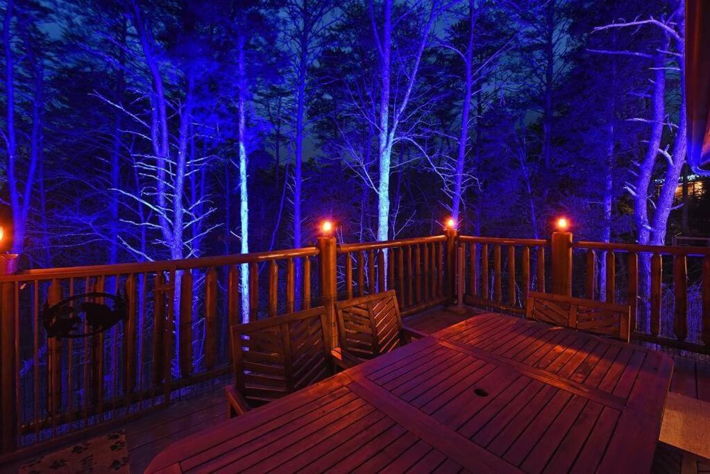 Enchanted Forest Cabin And Teepee! Lights & Laser Show! Private Hot Tub! Unique Stay! Сев'єрвілл Екстер'єр фото